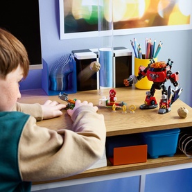 Sonic the Hedgehog&trade; Knuckles Vs. Dr. Eggman Egg Crusher Mech