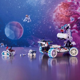 Technic: Lunar Outpost&trade; Moon Rover Space Vehicle