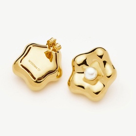 Eny Puffy Daisy Oversized Stud Earrings