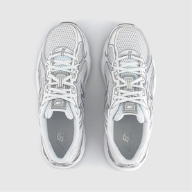 740 V2 Trainers