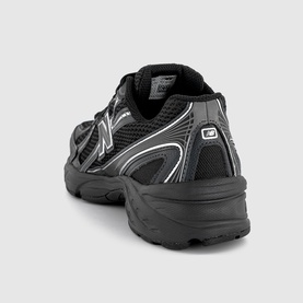 740 V2 Trainers