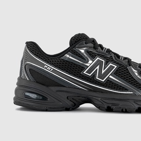 740 V2 Trainers