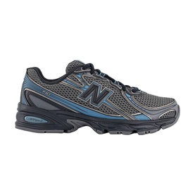 740 V2 Trainers