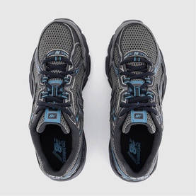 740 V2 Trainers