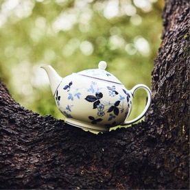 Wild Strawberry Inky Blue Teapot 800ml
