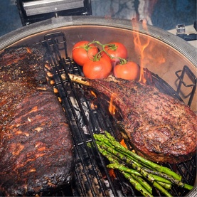 Classic II Red with Cart, Side Shelves, Heat Deflector and Tools