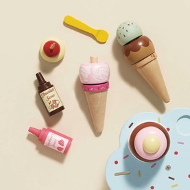 Carlo's Ice Cream Flavours Stand & Toppings
