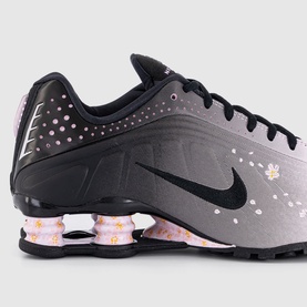 Shox R4 Trainers