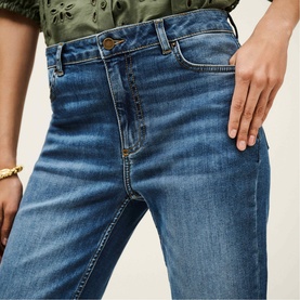 Aommie Mid-Rise Bootcut Jeans