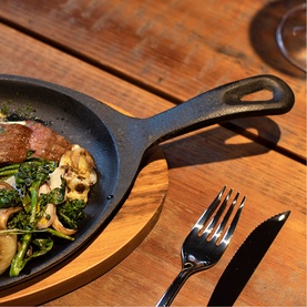 Cast Iron Oval Sizzler Plate 38.2cm & Wooden Base
