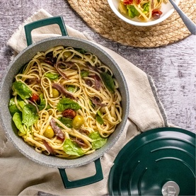 Cast Aluminium Round Casserole Dish with Lid 2.5L