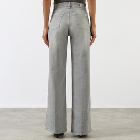 Lotta Mid-Rise Wide Leg Jeans