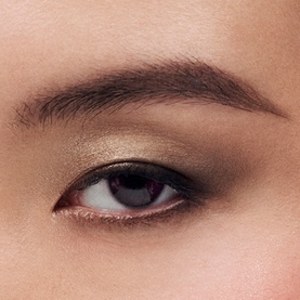 Est&eacute;e Lauder The Essential Eyeshadow Quad in Prenup worn on eye, blended smoky bronze and deep plum tones with defined liner