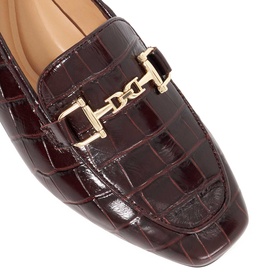 Grained Metal Trim Loafers