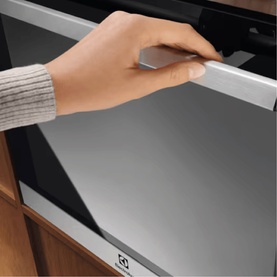 72L Multifunction Oven with Pyrolytic Cleaning and Air Fry Function