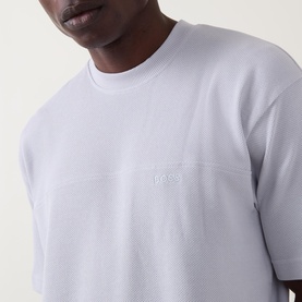 Te Hive Logo Textured T-Shirt