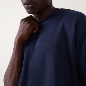 Te Hive Logo Textured T-Shirt