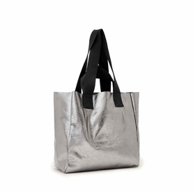 Izzy Logo Leather Tote Bag