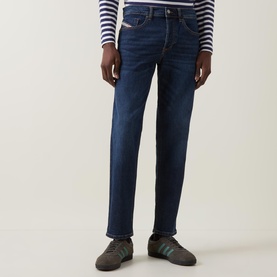 2023 D-Finitive Mid-Rise Tapered Jeans