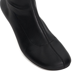 Outstanding Asymmetric Heeled Boots