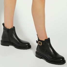 Paused Chelsea Boots