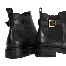 Paused Chelsea Boots