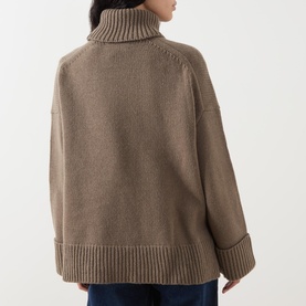 Sakeiku Turtleneck Sweater