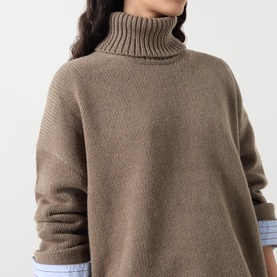 Sakeiku Turtleneck Sweater