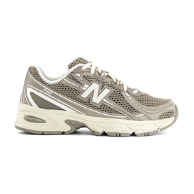 740 V2 Trainers