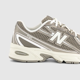 740 V2 Trainers