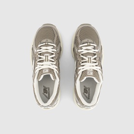 740 V2 Trainers