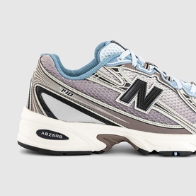 740 V2 Trainers