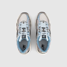 740 V2 Trainers
