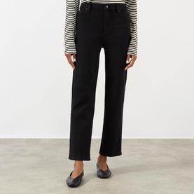 Le Sleek Straight-Leg Jeans