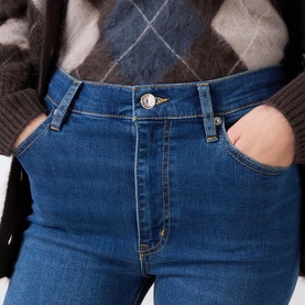 Le Sleek Straight-Leg Jeans