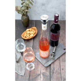 Champ Pourer and Stopper