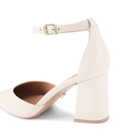 Refined Wide Fit Courts