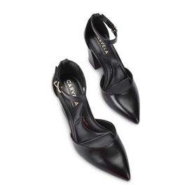 Refined Wide Fit Courts