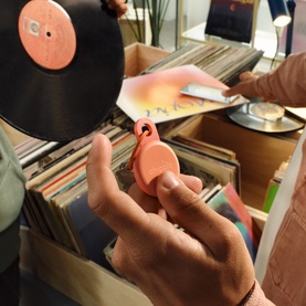 LOOP Rechargeable Tracking Tag