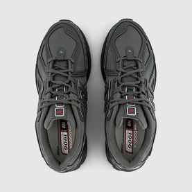 1906F Trainers