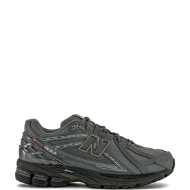 1906F Trainers