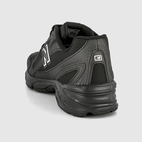 740 V2 Trainers