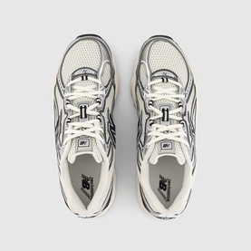 740 V2 Trainers