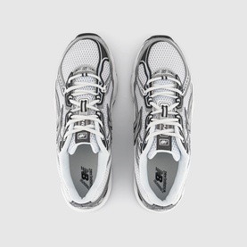 740 V2 Trainers