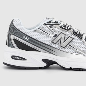740 V2 Trainers