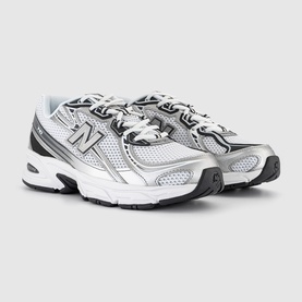 740 V2 Trainers