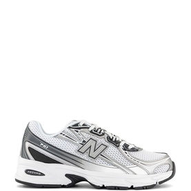 740 V2 Trainers