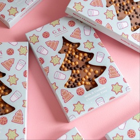 Gra Milk and Cookies Chocolate Tree 100g, milk chocolate Christmas tree with golden pearl studs in festive cookie-print gift box