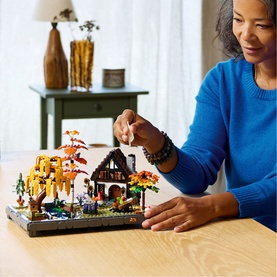 Icons Autumn Cottage Garden Model Building Kit