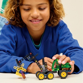 LEGO&reg; Technic John Deere 1470H Wheeled Harvester